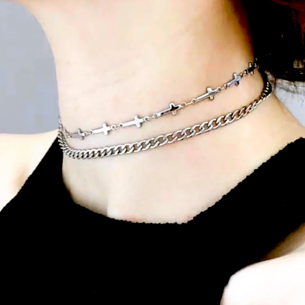 ✨✨Simple Shiny Cross Choker✨1 piece ✨